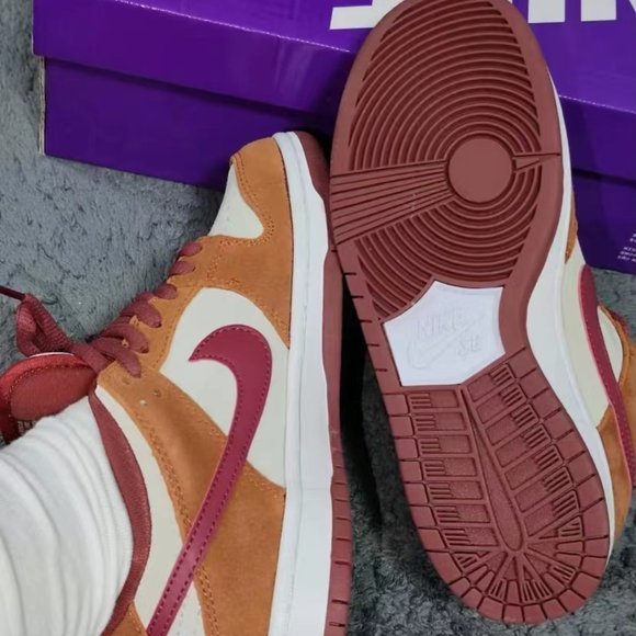 Nike Dunk - Picture 3 of 6